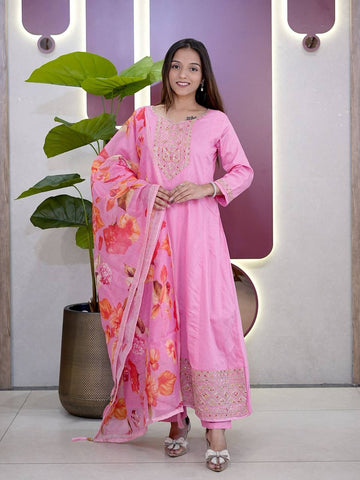 Blush Pink Floral Embroidered Kurta Pant Set with Dupatta
